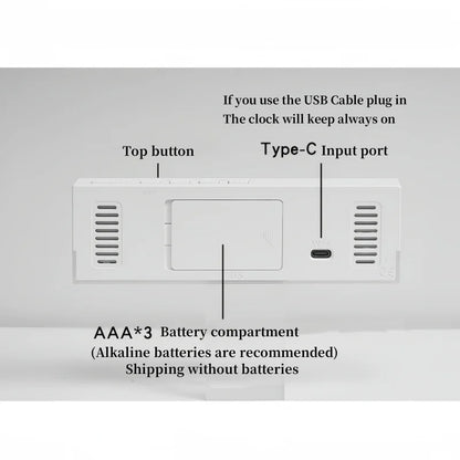 Rückseite des digitalen USB-Weckers mit LED-Anzeige: Batteriefach, USB-C-Anschluss und Top-Taste.