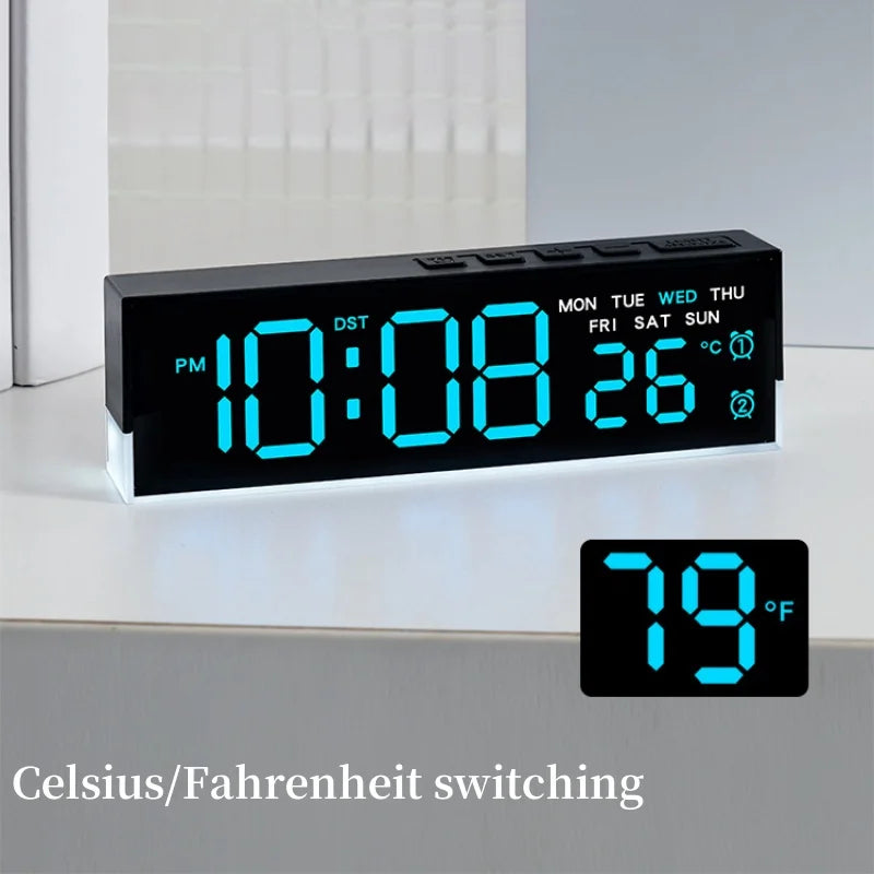 Digitaler USB-Wecker mit LED-Anzeige in verschiedenen Farben, zeigt Uhrzeit, Datum, Wochentag und Temperatur (C/F)