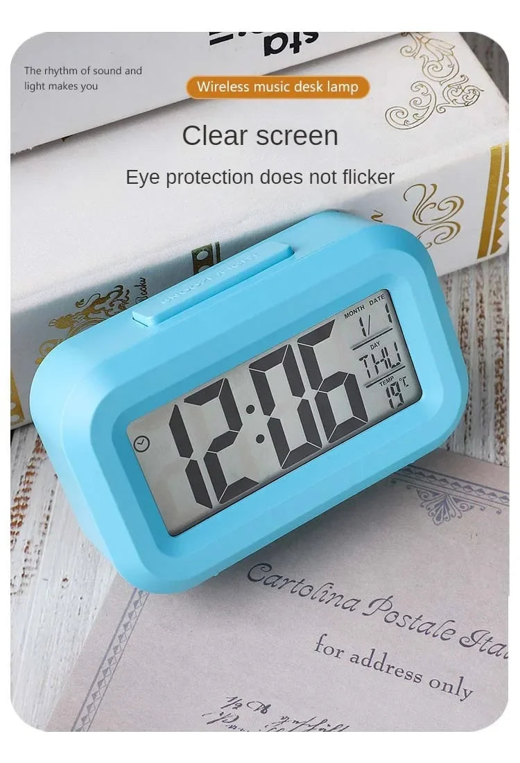 Led Digitaler Wecker, kompakter Tischwecker mit Zeitanzeige, ideal für Nachttisch, Schreibtisch oder Reisegepäck.