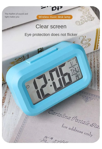 Led Digitaler Wecker, kompakter Tischwecker mit Zeitanzeige, ideal für Nachttisch, Schreibtisch oder Reisegepäck.