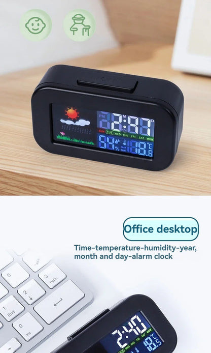 Wetterstation-Uhr mit Farbdisplay: kompakte Tischuhr zeigt digitale Uhrzeit, Temperatur und Luftfeuchtigkeit