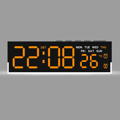Digitaler USB-Wecker mit LED-Anzeige: Großes orangefarbenes Display zeigt Uhrzeit, Temperatur und Wochentag.